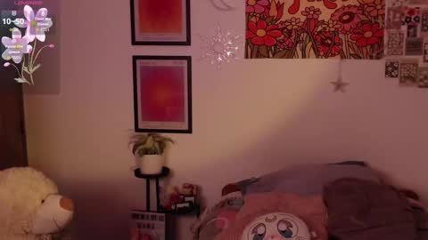 Snapshot of honeyypeaach chatting on September 24, 2025, 10:35 pm    online show from September 24, 2025, 10:35 pm