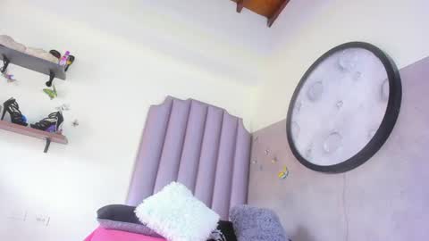 honnyy_23 online show from July 7, 2026, 7:40 pm