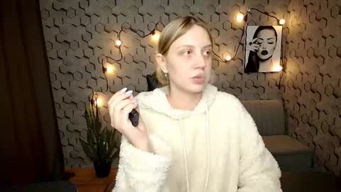 Snapshot of hope_happyyy chatting on March 9, 2025, 11:25 am hope happyyy online show from March 9, 2025, 11:25 am