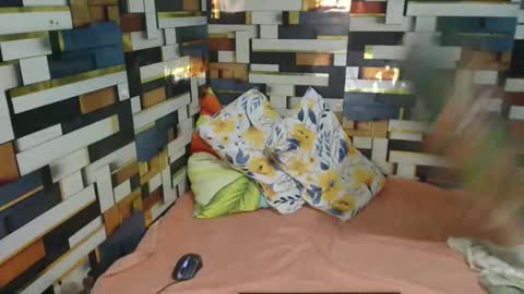 horniestleah online show from May 11, 2026, 1:28 pm