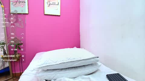 Snapshot of hornybarelylegalgirl chatting on February 11, 2025, 4:02 pm Khloe online show from February 11, 2025, 4:02 pm
