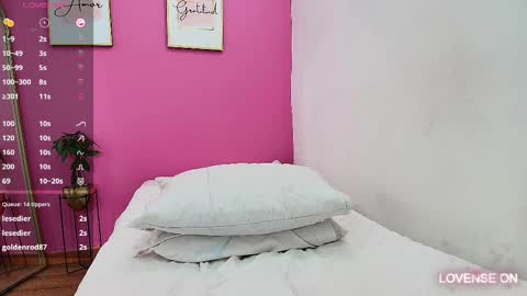 Snapshot of hornybarelylegalgirl chatting on February 19, 2025, 10:53 pm Khloe online show from February 19, 2025, 10:53 pm