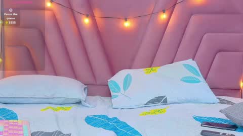 Snapshot of hornybarelylegalgirl chatting on October 7, 2025, 12:46 pm Khloe online show from October 7, 2025, 12:46 pm