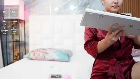Khloe  online show from May 17, 2026, 11:39 am