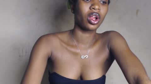 Snapshot of hornyslut_xx chatting on June 12, 2026, 7:24 pm Bella online show from June 12, 2026, 7:24 pm