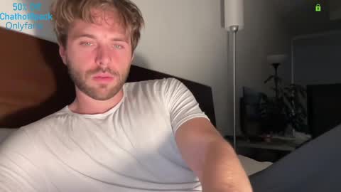 Snapshot of hot8pack01 chatting on November 3, 2025, 10:21 pm Edward aka Wolf online show from November 3, 2025, 10:21 pm