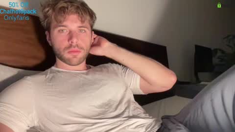 Snapshot of hot8pack01 chatting on November 21, 2025, 10:30 pm Edward aka Wolf online show from November 21, 2025, 10:30 pm