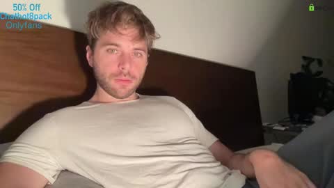 Snapshot of hot8pack01 chatting on November 26, 2025, 9:27 pm Edward aka Wolf online show from November 26, 2025, 9:27 pm