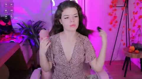 hot__tiny online show from November 4, 2025, 7:18 am