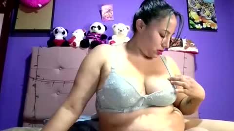 Snapshot of hot_angie12 chatting on October 6, 2025, 3:15 am hot angie12 online show from October 6, 2025, 3:15 am