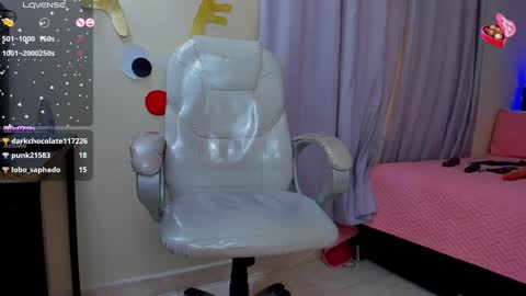 Snapshot of hot_beauty__ chatting on January 5, 2025, 12:21 pm VALENTINA online show from January 5, 2025, 12:21 pm