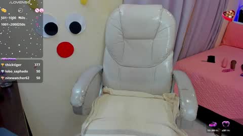 Snapshot of hot_beauty__ chatting on January 7, 2025, 11:48 am VALENTINA online show from January 7, 2025, 11:48 am