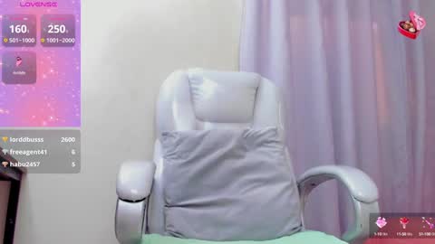 Snapshot of hot_beauty__ chatting on January 25, 2025, 11:55 am VALENTINA online show from January 25, 2025, 11:55 am