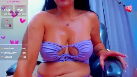 Snapshot of hot_beauty__ chatting on March 2, 2025, 9:42 am VALENTINA online show from March 2, 2025, 9:42 am