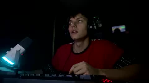 Snapshot of hot_boy_2002_ chatting on December 1, 2024, 11:25 pm Hot boy 2002 online show from December 1, 2024, 11:25 pm