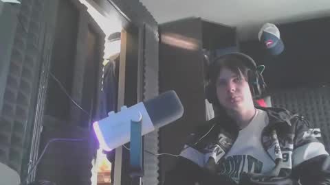 Snapshot of hot_boy_2002_ chatting on February 18, 2025, 12:06 pm Hot boy 2002 online show from February 18, 2025, 12:06 pm