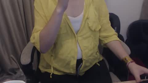 Snapshot of hot_bruny chatting on November 7, 2025, 4:07 pm Bruny online show from November 7, 2025, 4:07 pm