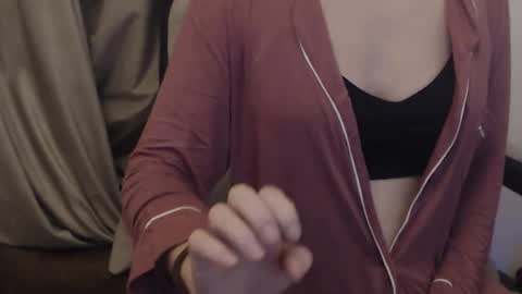 Snapshot of hot_bruny chatting on November 11, 2025, 1:55 pm Bruny online show from November 11, 2025, 1:55 pm