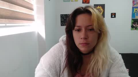 Mia online show from October 21, 2025, 1:12 pm