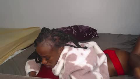 Snapshot of hot_petite1 chatting on December 10, 2024, 6:44 am Hot petite online show from December 10, 2024, 6:44 am