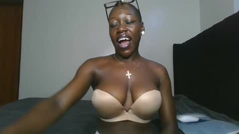 Hot petite online show from March 13, 2026, 9:27 am