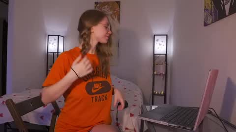 Snapshot of hotchillylovers chatting on February 17, 2025, 8:19 am NICK AND NORA online show from February 17, 2025, 8:19 am