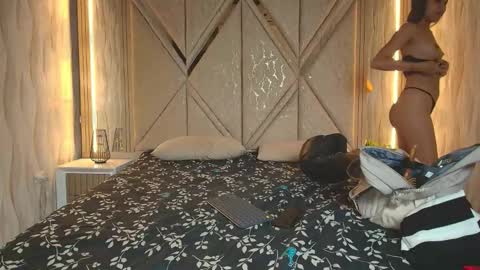 hotcouple_222 online show from February 21, 2026, 7:31 am