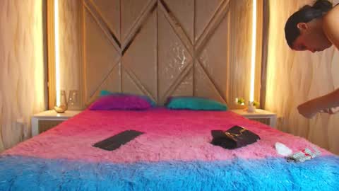 hotcouple_222 online show from March 9, 2026, 7:29 pm