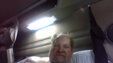 hotdad10 online show from April 11, 2026, 4:33 pm