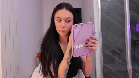 hotfallingdevil online show from February 12, 2026, 5:24 am