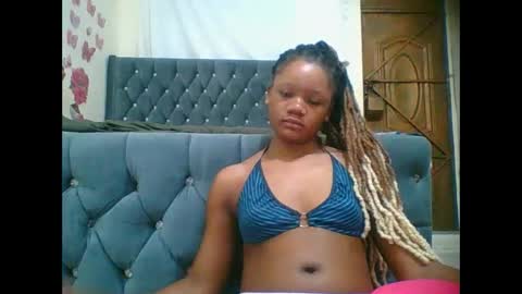 LOYCE online show from November 10, 2025, 11:04 pm