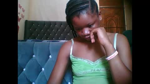 LOYCE online show from November 30, 2025, 12:42 pm