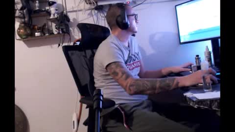 Snapshot of hotkinkytat chatting on December 18, 2025, 12:33 pm hotkinkytat online show from December 18, 2025, 12:33 pm