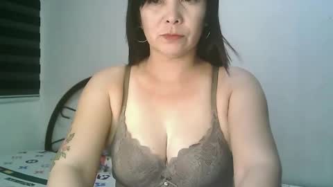 hotmamajen4u online show from April 13, 2026, 10:32 am