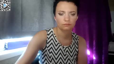 hotmamaqueen234 online show from June 8, 2026, 1:33 pm
