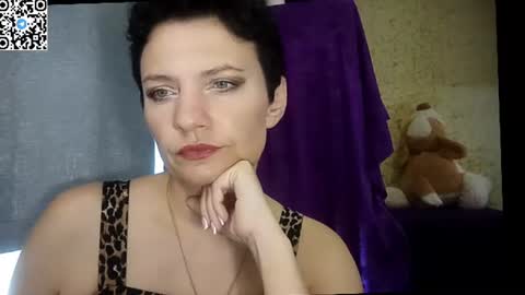 hotmamaqueen234 online show from June 15, 2026, 7:21 am