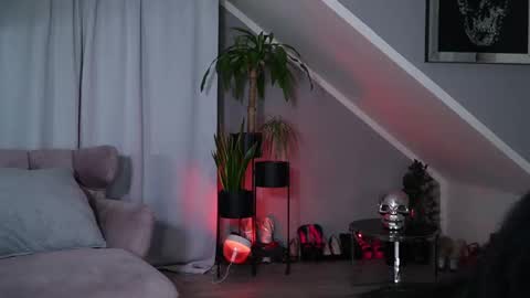 hotmilfbitch online show from March 1, 2025, 7:04 pm