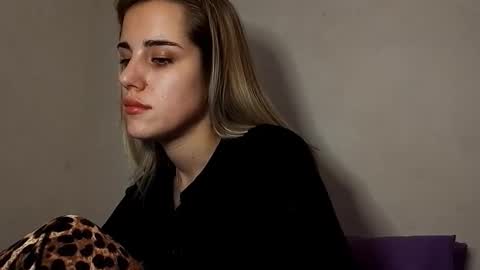 hotmusex online show from November 19, 2025, 2:39 pm