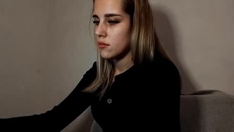 hotmusex online show from November 30, 2025, 3:05 pm