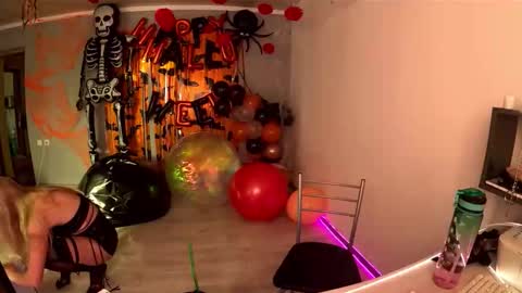 hotprincess2hot online show from November 1, 2025, 11:01 am