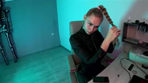 hotprincess2hot online show from November 11, 2025, 11:10 am