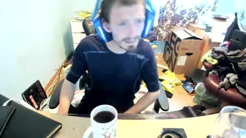 hot online show from November 16, 2025, 10:43 am