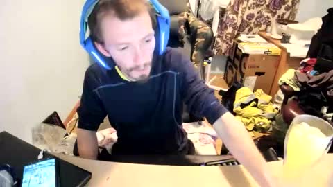 hot online show from November 22, 2025, 4:39 pm