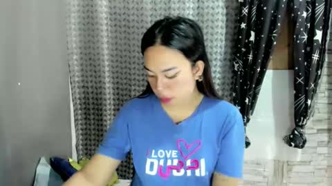 jelaigrande  online show from May 28, 2026, 3:37 am