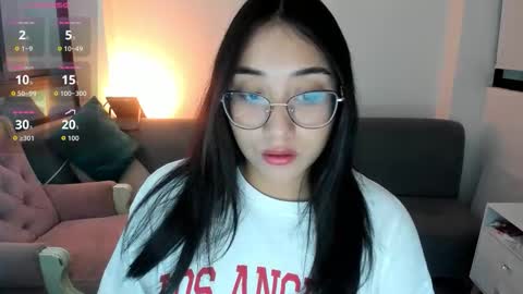 Snapshot of hottbee1 chatting on October 10, 2025, 7:35 pm AMY online show from October 10, 2025, 7:35 pm