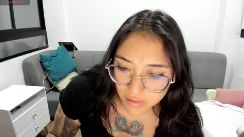 Snapshot of hottbee1 chatting on October 21, 2025, 1:17 am AMY online show from October 21, 2025, 1:17 am