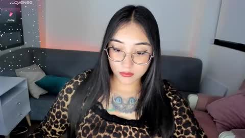 Snapshot of hottbee1 chatting on November 12, 2025, 9:25 pm AMY online show from November 12, 2025, 9:25 pm