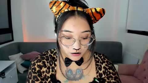 Snapshot of hottbee1 chatting on November 13, 2025, 9:03 pm AMY online show from November 13, 2025, 9:03 pm