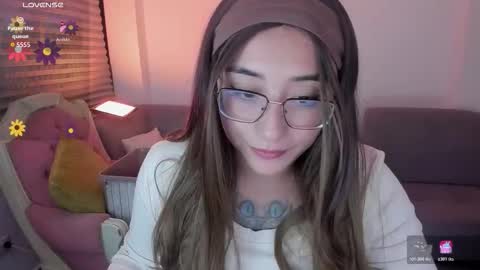 Snapshot of hottbee3645 chatting on February 13, 2026, 9:33 pm hottbee3645 online show from February 13, 2026, 9:33 pm