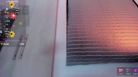 Snapshot of hottbee3645 chatting on February 18, 2026, 10:17 pm hottbee3645 online show from February 18, 2026, 10:17 pm